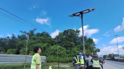 石角路飞石砸车频仍  市会装电眼捉凶手