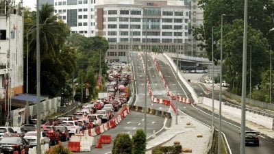 高架桥封路大塞车受不了 白沙罗高原居民：快重开