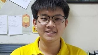 车泊校外黄线遭开罚单 . 谢家洪盼各界守法