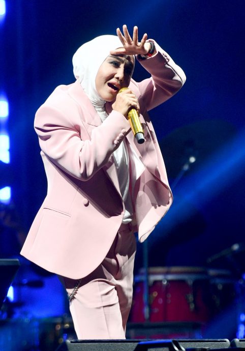 MR.DIY 20周年庆演唱会|茜拉陷“被攻击”风波叹登台表演不容易