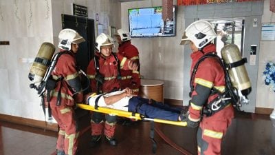 200人安全疏散4“伤者”获救 . 拉让海港局火灾演习强化危机应变