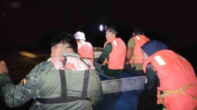砂森林机构民防队携手 . 泗里街河展开捕鳄行动