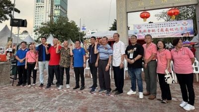 华族童玩飞飞机竞赛 榕青团获团体冠军