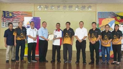 刘可杰提醒慎用社媒  . 学生自律勿沉迷