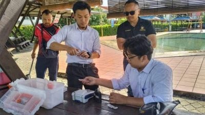 市会卫局定期联检 严格把关泳池水质