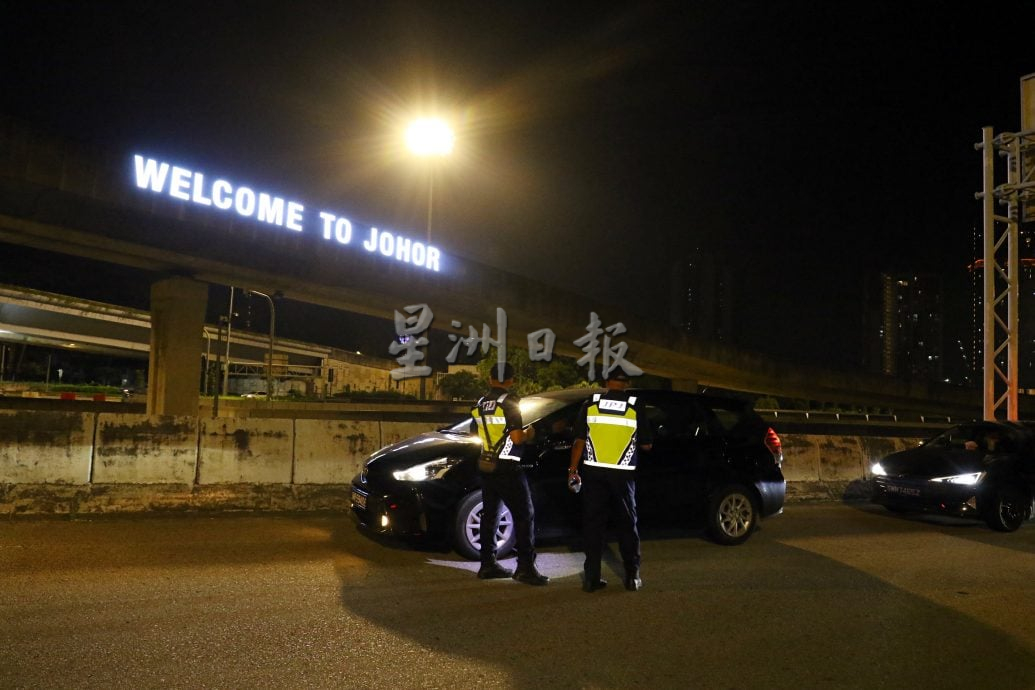 **即时国内(先上网)**国:VEP正式上路〡陆交局凌晨开始执法 无VEP者原地接罚单