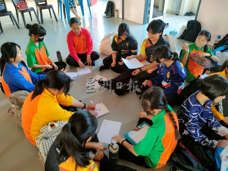 （古城版）学海学记-武吉峇汝中学邀慈济人举讲座