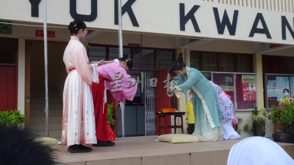 霹:学海学记|校园报道|主文| 重现古礼之美 育群华中体验笄礼仪式