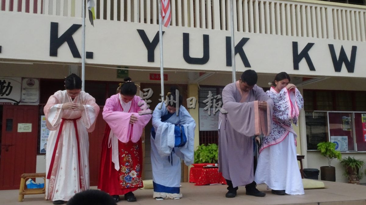 霹:学海学记|校园报道|主文| 重现古礼之美 育群华中体验笄礼仪式