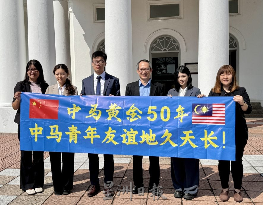 中国学生拜会刘子健