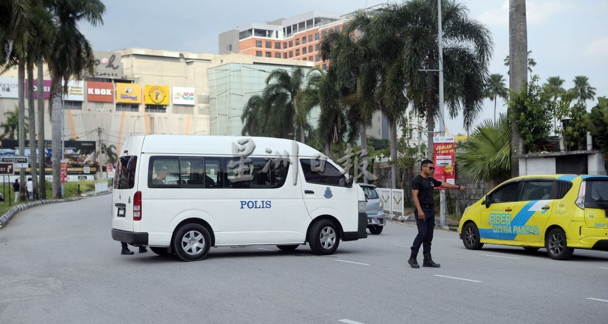 送餐员被撞后逃 路过警员以车护骑士