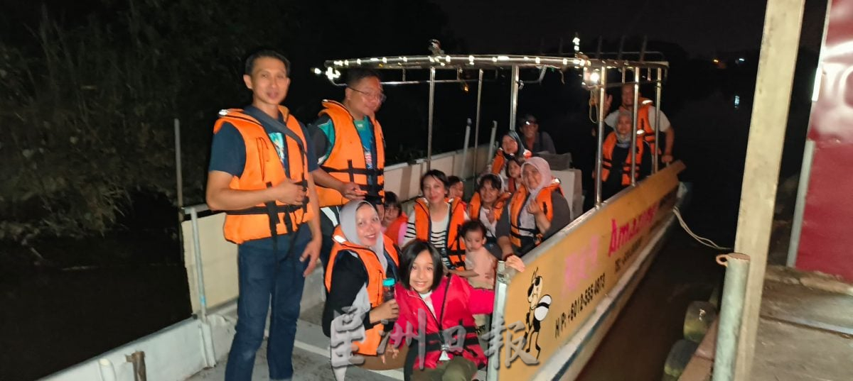 高渊观赏萤火虫恐熄灯