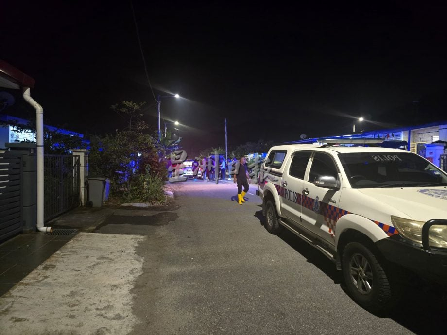 供全国版：华裔夫妇与儿子被发现陈尸家中多时  邻居嗅到尸臭味才揭发