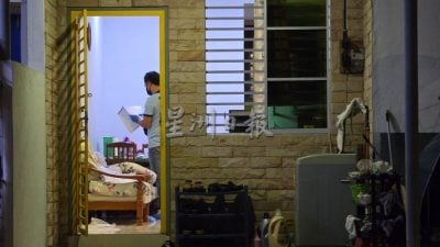 一家三口陈尸家中 | 男死者曾反映面对财务问题 3人疑患忧郁症 获教会辅导