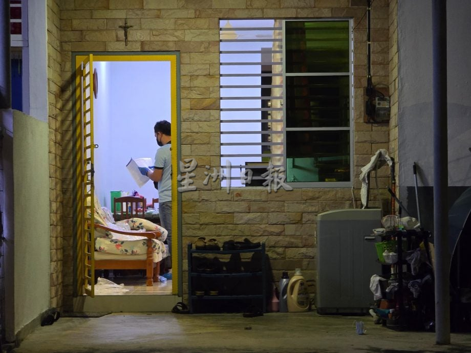 （供星洲网）/一家三口陈尸家中悲剧|男死者曾反映面对财务问题，3人疑患有忧郁症获教会辅导