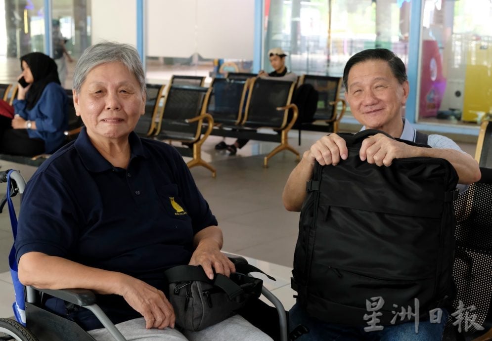 坐巴士请你系上安全带