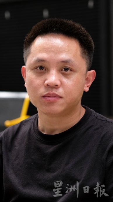 坐巴士请你系上安全带