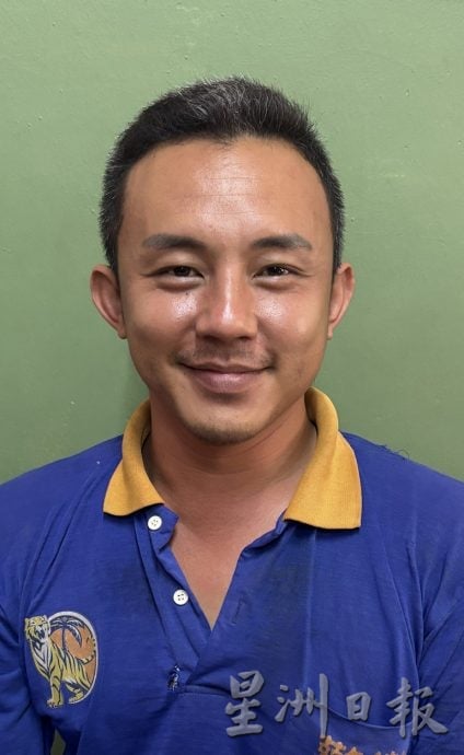 住宅区沟渠年久失修，居民担心坍塌影响房子结构