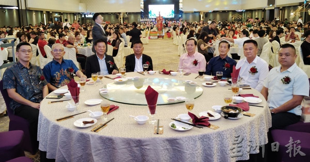 （已签发）柔：麻舞龙公会庆72周年　9狮6龙点睛场面壮观