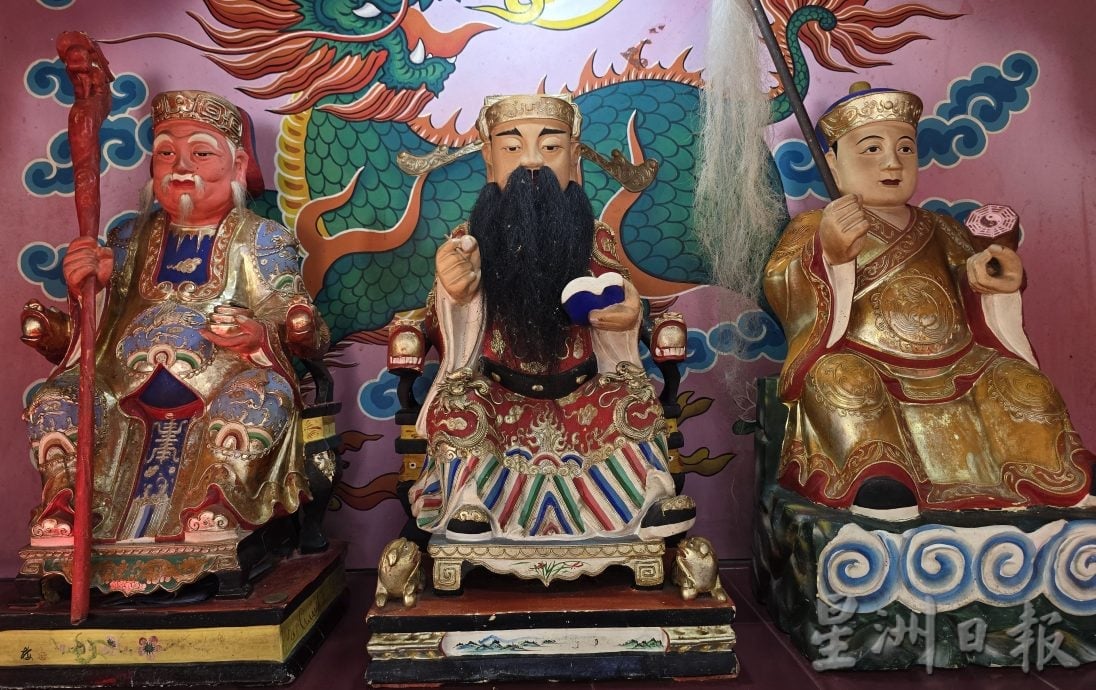 （古城第2版主文）《庙堂之旅》─观音庙及百年拿督公亭 华巫守护神镇守安乐新村
