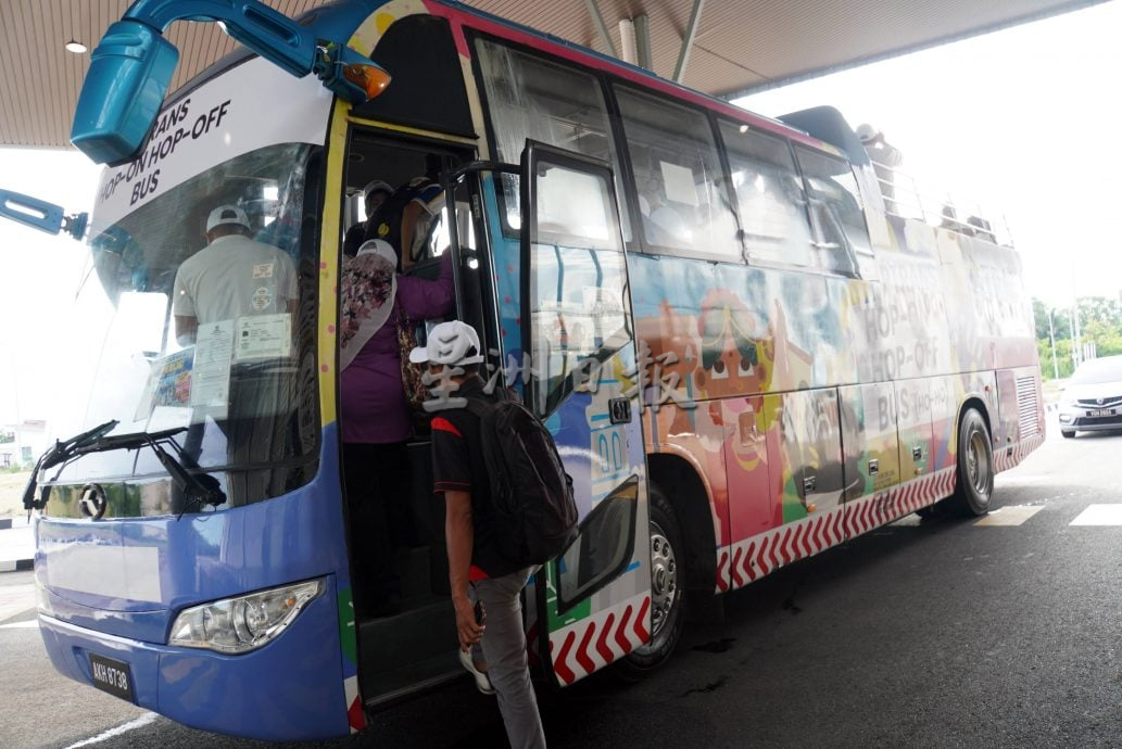 （大北马）周末到玻州游玩可不开车，搭HOHO开蓬巴士游车河