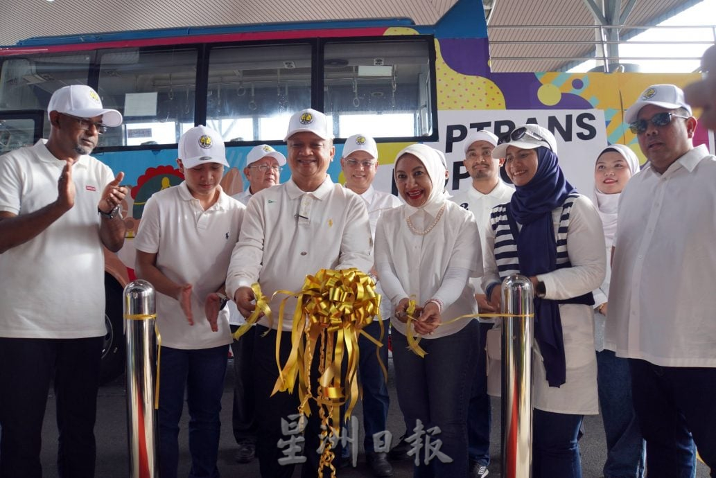 （大北马）周末到玻州游玩可不开车，搭HOHO开蓬巴士游车河