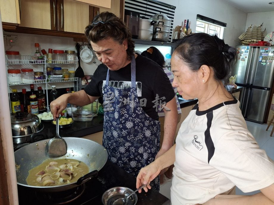 （私房好菜）孝子为母下厨，秀出最拿手“马来甜辣鸡”