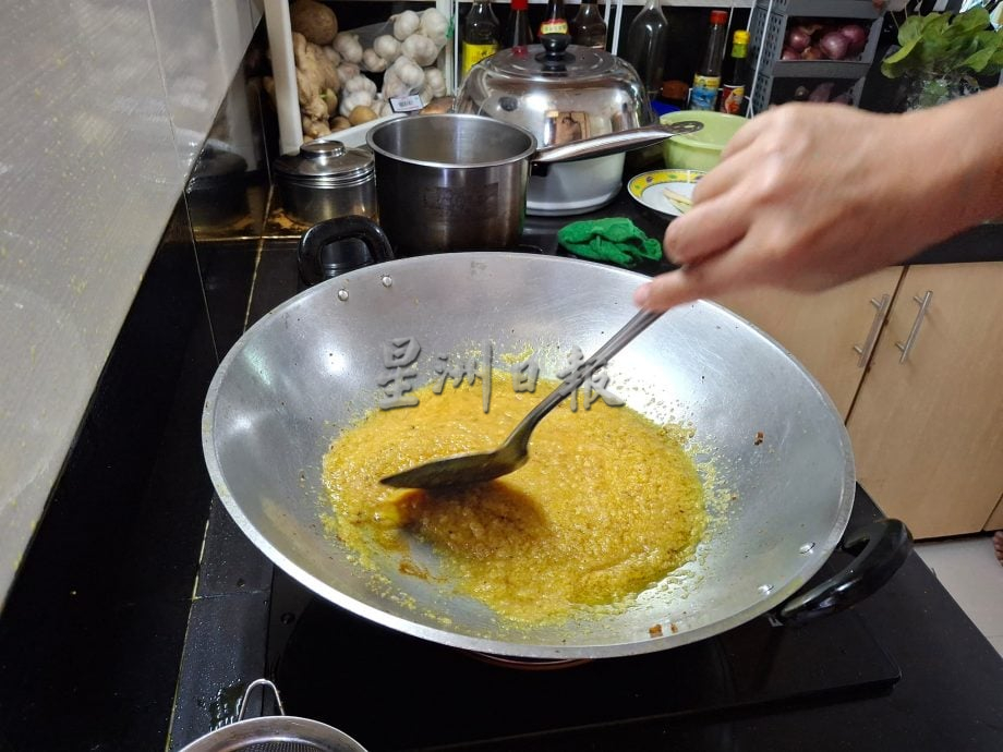 （私房好菜）孝子为母下厨，秀出最拿手“马来甜辣鸡”