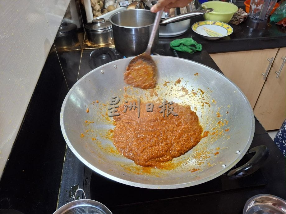 （私房好菜）孝子为母下厨，秀出最拿手“马来甜辣鸡”