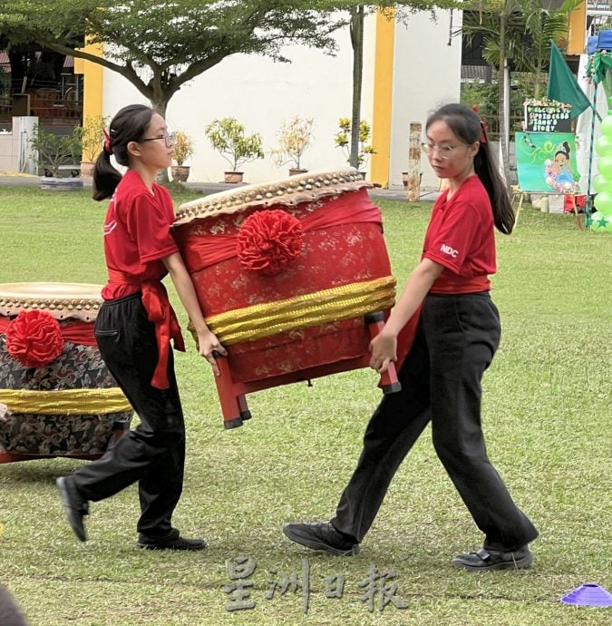 【星角摄】:女鼓手,飒!