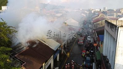 视频 | 大山脚市区 4间百年老店屋失火