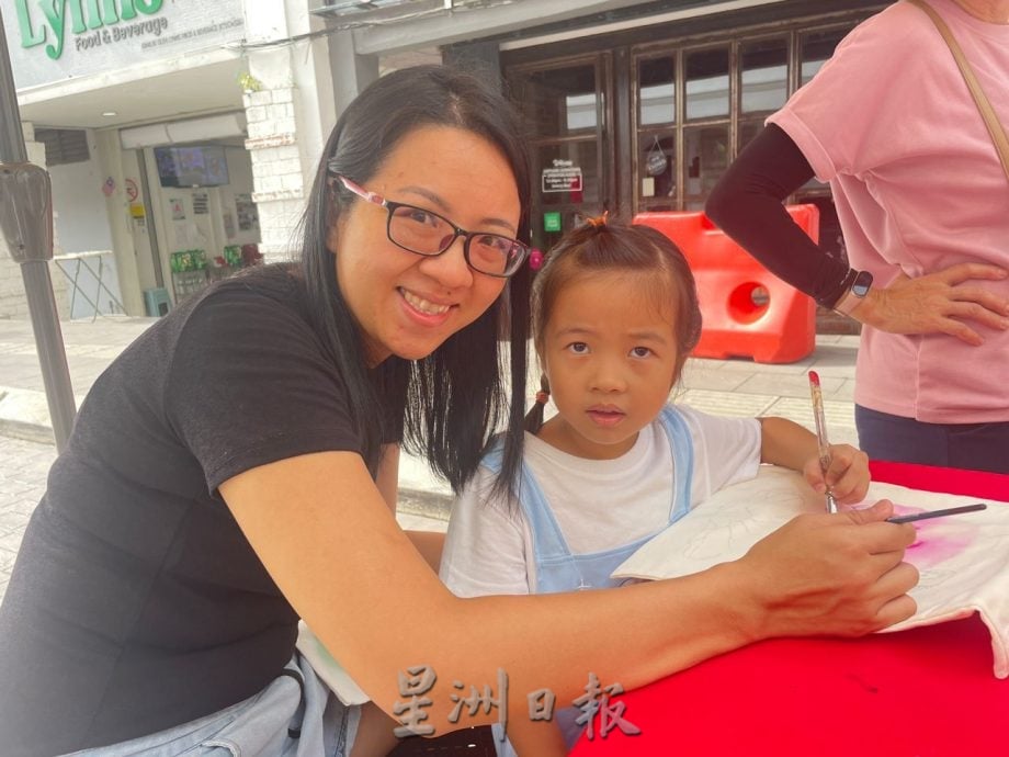 环保袋彩绘倡旧物焕新理念 苏海山吁打造多元文化平台