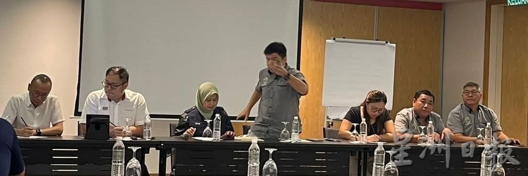 市厅取缔转租执照借摊位 无牌小贩抢占怡夜市