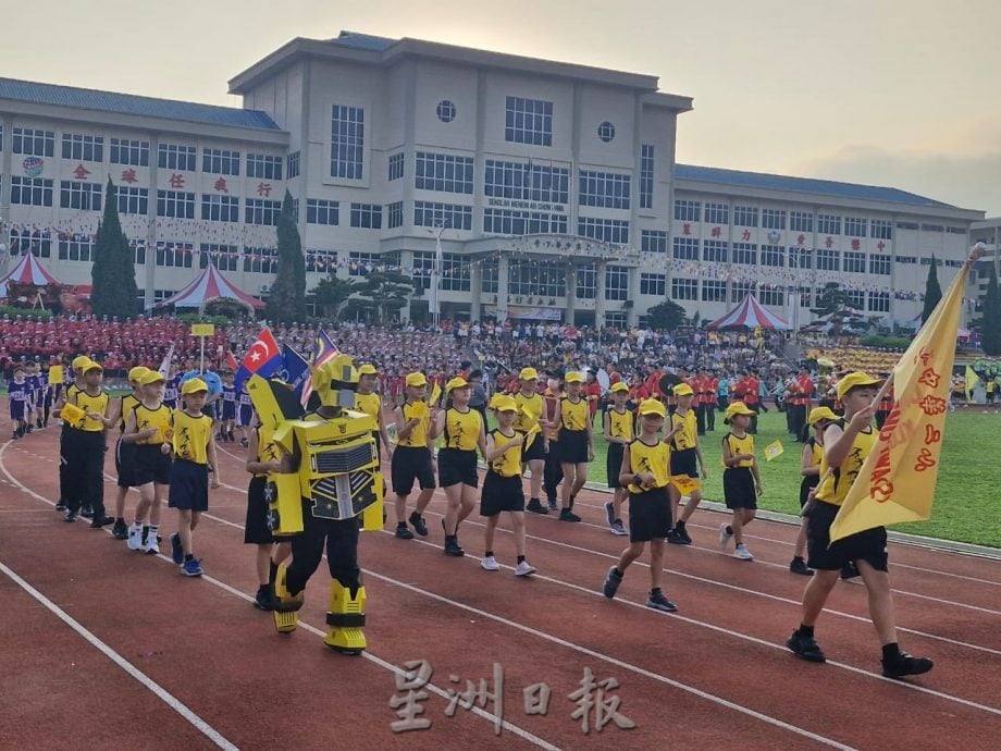 王培荣：校友参与传承运动会   体现銮中精神