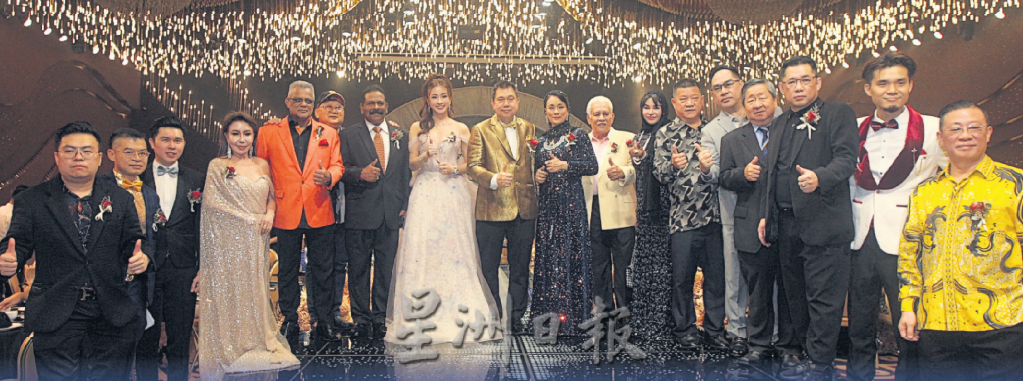 6日见报//大都会-2025年闪耀企业奖暨闪耀女王奖/3图