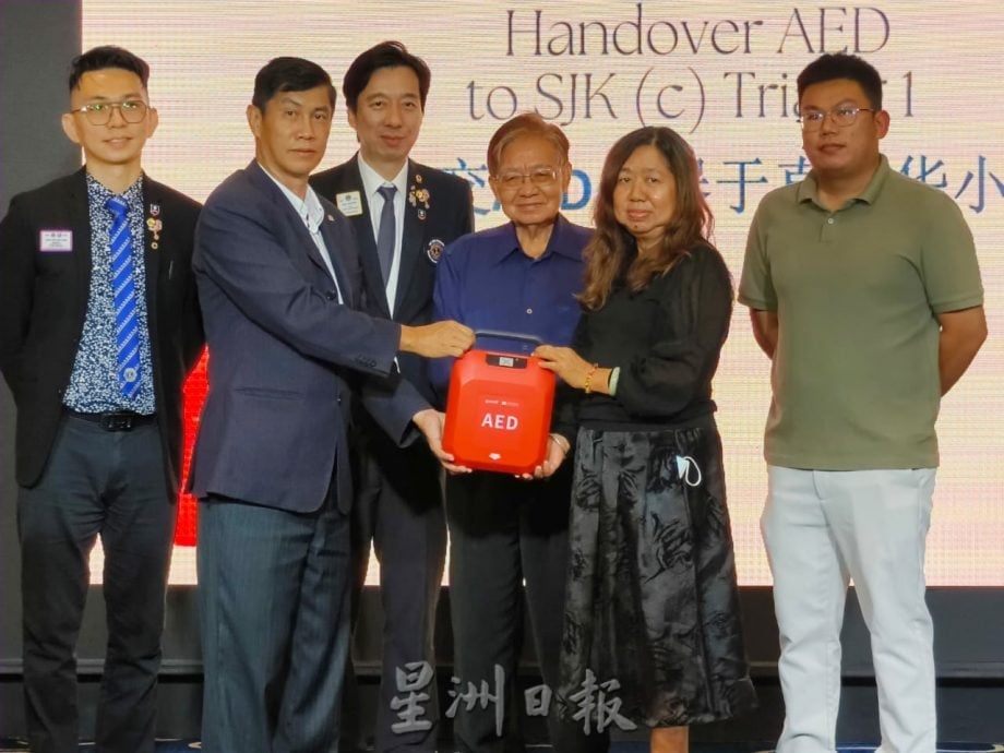 直凉华文狮子会就职礼暨筹募活动基金晚宴 捐AED予直凉华小