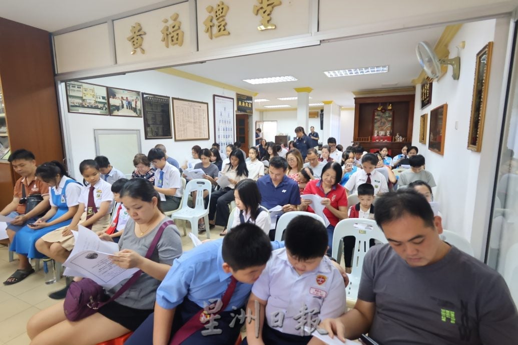 东:已签发:关丹建造行主席卢俊杰希望学生们,能学习鲁班精神——动脑、肯学、不怕苦,将来不管做什幺行业,都会有一番作为