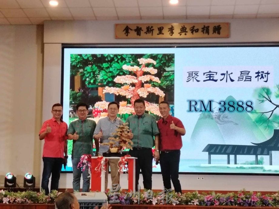 哥市中华中小学董事长赖德城指出,自今年一月议决兴建礼堂以来,短短6个月内完成设计、筹备、义跑及感恩晚宴等系列工作,目前已筹得185万1642令吉,成功突破第一阶段目标。