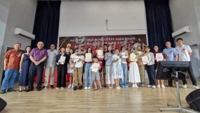 千百家村善后互助部 宴庆周年颁首届奖励金