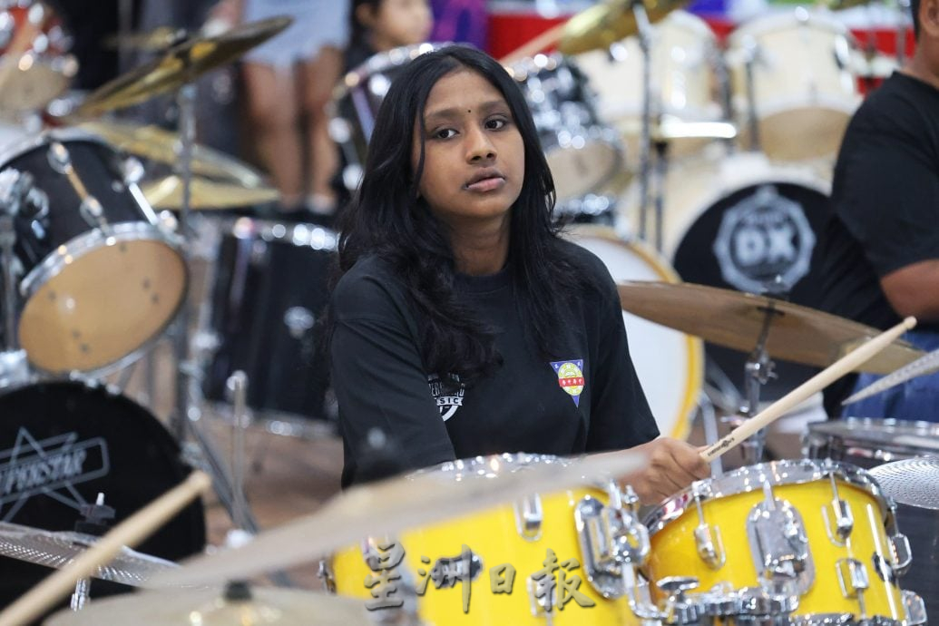 (8/7见报)星角摄/爵士鼓,不只是年轻人的玩意