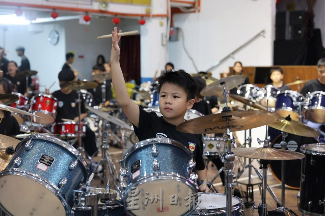 (8/7见报)星角摄/爵士鼓,不只是年轻人的玩意