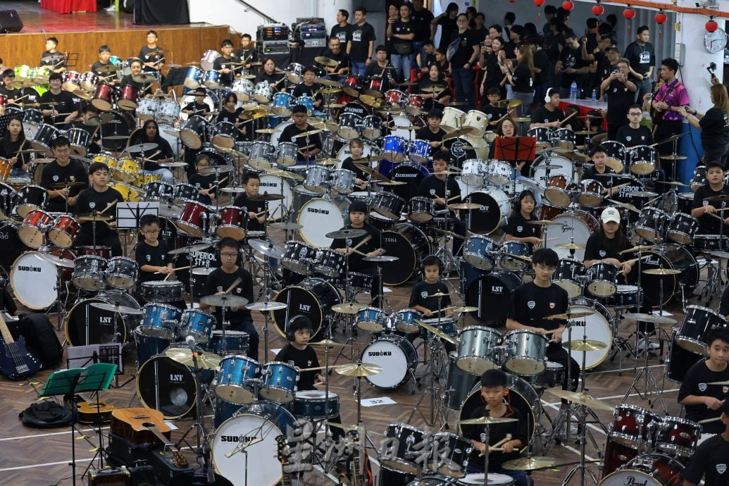 (8/7见报)星角摄/爵士鼓,不只是年轻人的玩意