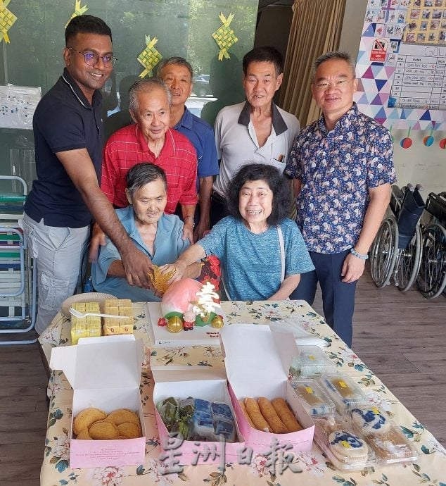 (古城第四版主文)孝顺律师为生病的父亲第一次庆祝生日