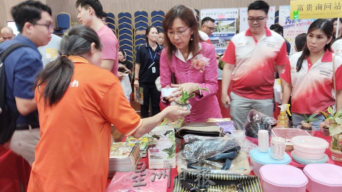 (大都会)“点亮希望,传递真爱”双福年度大型义卖会