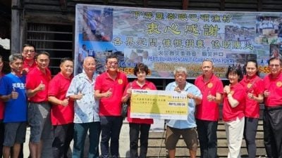 安顺福顺宫拨2.2万 捐献3处火灾灾民