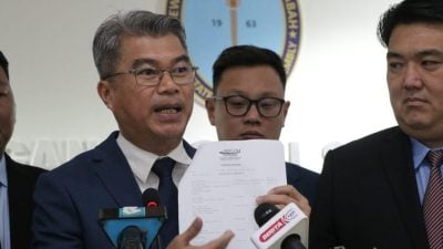 张克骏：没机会 非不敢问 “怕冯听不懂才讲客家话”