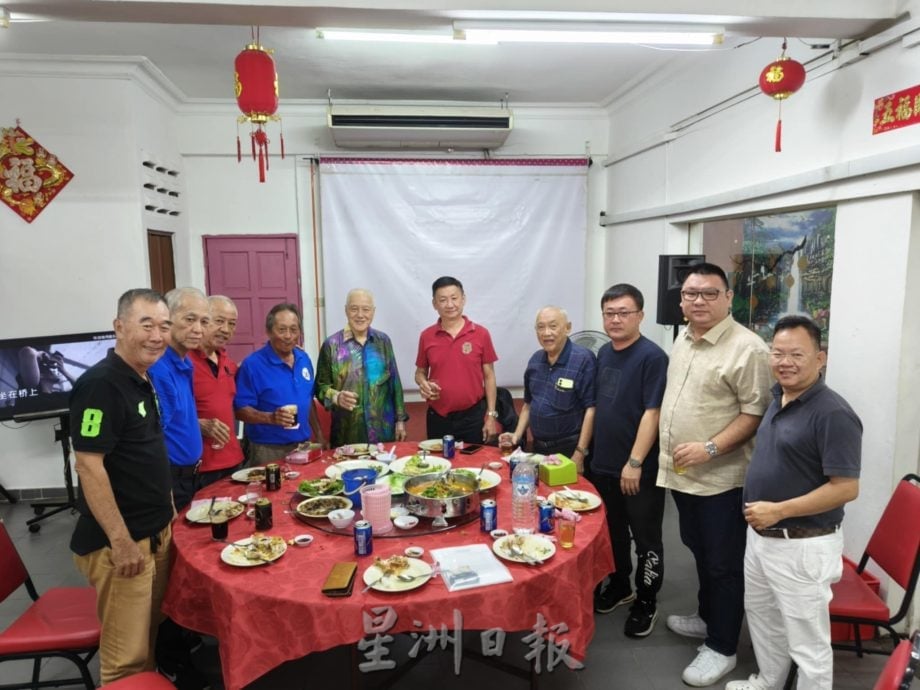 东:马来西亚海南会馆联合会总会长拿督杨克浩一行人与吉兰丹海南会馆理事交流,并汇报“第18届世界海南乡团联谊大会”最新筹备进展。