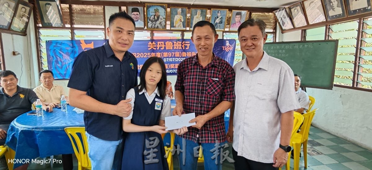 东:已签发:关丹鲁班行奖励金主任锺峻强指出,无间断的学习进修是必须的,把基础打好了,在学习道路上少走弯路轻松应对难题。
