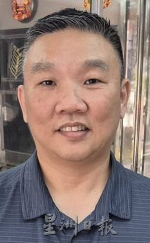 闰月买饰品赠老人家添福添寿