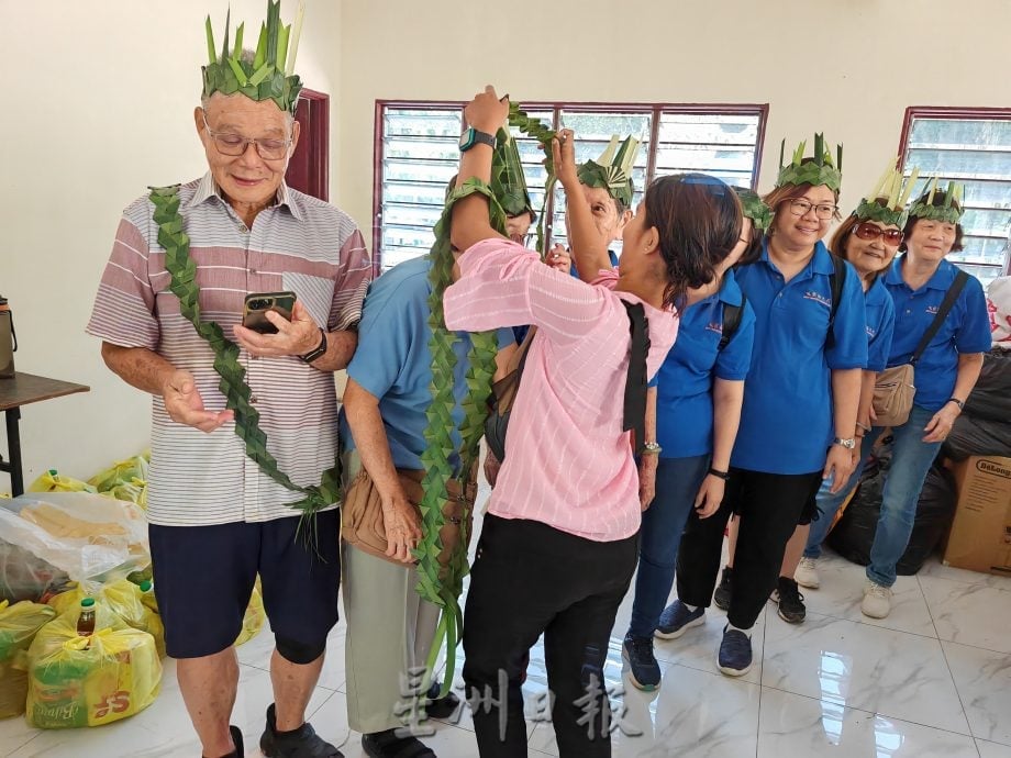  热心义工们给偏乡贫困原住民送暖